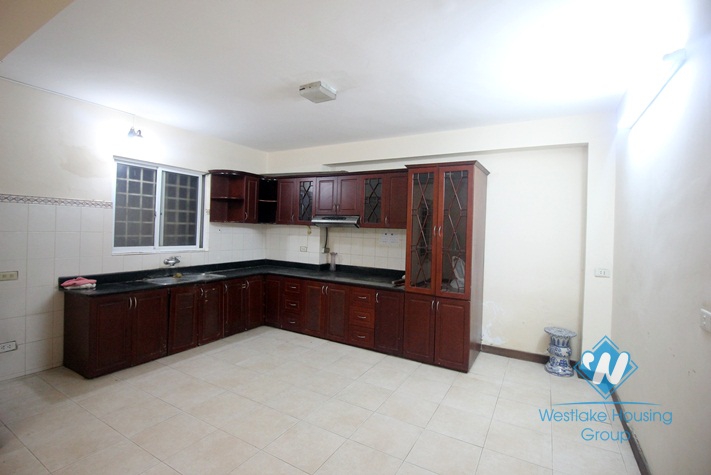 Commodious and unfurnished house for rent in Nghi Tam, Ha Noi